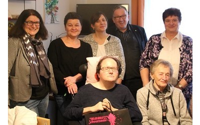 Streit übergibt Spende in Höhe von 1.500 Euro an Beate Störr
