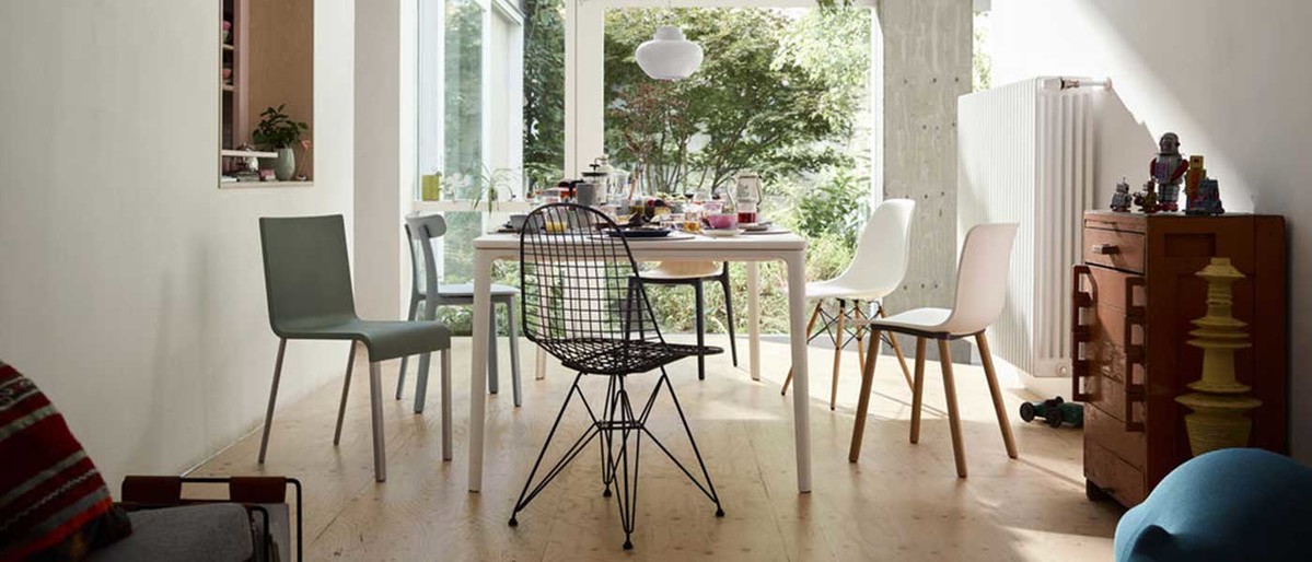 Vitra-Home-Stories-Winter-1819-AD Plate-Dining-Table-Eames-Wire-Chair-DKR-.03-Hal-Wood-All-Plastic-Chair-Belleville-chair-Wood-Eames-Plastic-Chair-DSW